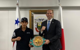 S.E. Embajador Peré junto con boxeador H.S. Masamichi YABUKI.