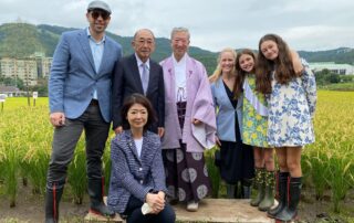 Durante el festival, H.S. Tomohiko Asaka (Asakanomiya), H.S. Sra. Noriko Watanabe (Takedanomiya) y S.E. Peré con su familia