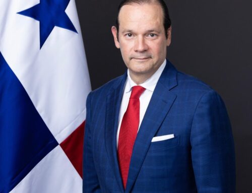 Canciller Martínez-Acha encabeza delegación en actos de posesión del presidente de Ecuador