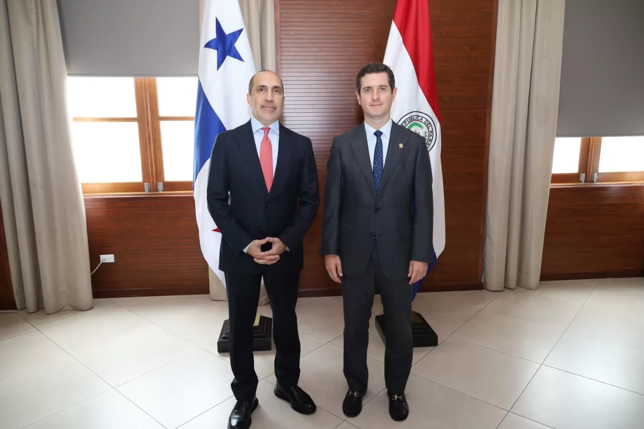 Los viceministros de Relaciones Exteriores del Paraguay, Víctor Verdún y de Panamá, Carlos Hoyos.