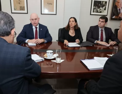 Viceministro Guevara Mann se reúne con viceministro de Salud para dar seguimiento a cooperación con el OIEA