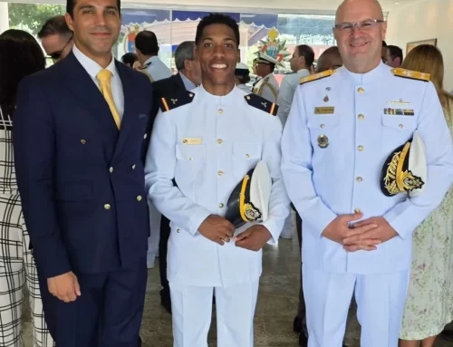Cónsul en Río de Janeiro acompaña a marino panameño en graduación