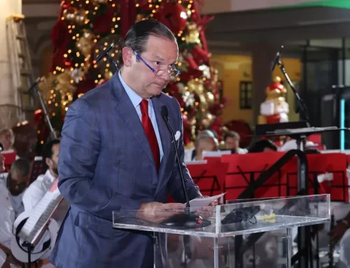 Canciller Martínez-Acha Vásquez llama a la paz mundial durante concierto navideño en Palacio Bolívar