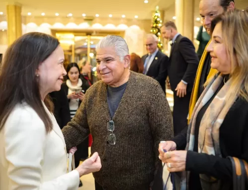 Machado agradece el apoyo «extraordinario» de Panamá, en reunión con el presidente Mulino 