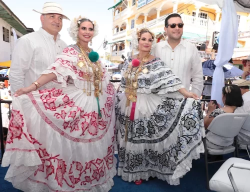 Desfile de las mil polleras