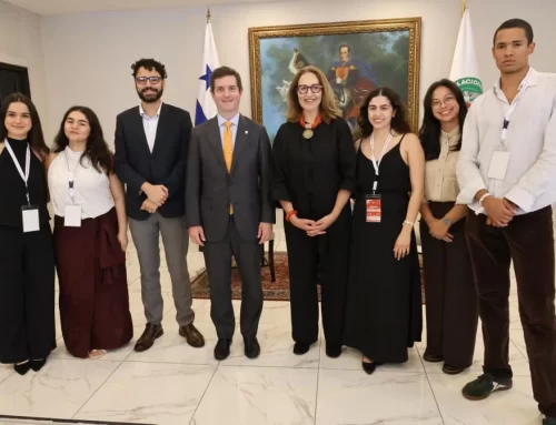 Ministro encargado Hoyos insta a jóvenes a ver la diplomacia como herramienta de cambio