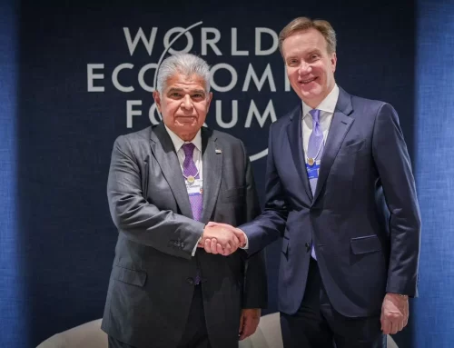 Presidente del Foro Económico Mundial y el presidente Mulino sellan acuerdo para evento en Panamá