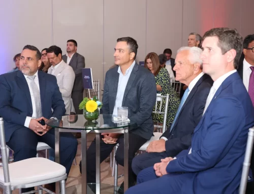 Ministro encargado Hoyos asiste a evento por aniversario global de Microsoft