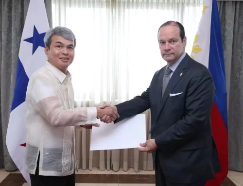 Embajador de Filipinas presenta copia de cartas credenciales al canciller Martínez-Acha Vásquez