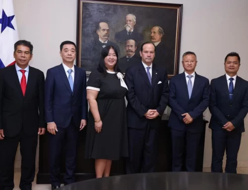 Canciller Martínez-Acha Vásquez expresa reconocimiento y respeto a la comunidad china