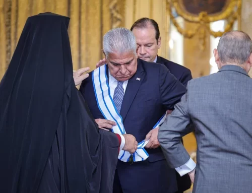 Presidente Mulino es condecorado por el Patriarca Ortodoxo Teodoro II con la Gran Cruz del Apóstol Marcos