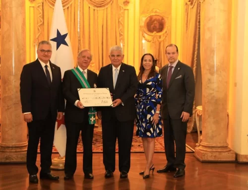 Presidente Mulino condecora a Sergio Abreu, secretario general de la ALADI y excanciller de Uruguay