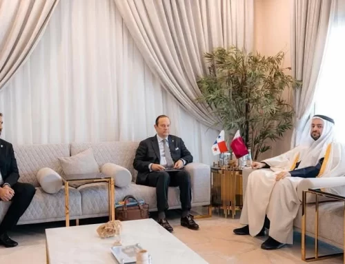 Canciller Martínez-Acha Vásquez, se reúne en Doha con ministro de Relaciones Exteriores de Qatar.