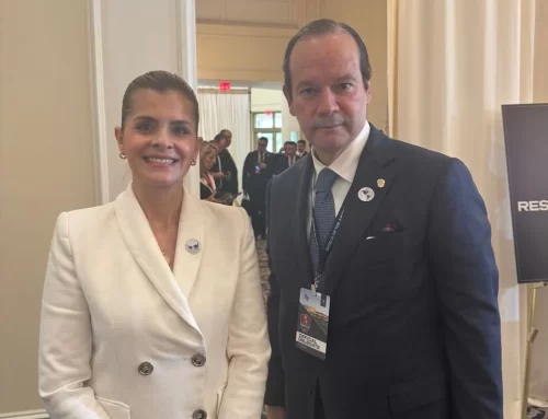 Ministro Martínez-Acha Vásquez dialoga con presidentes y cancilleres en marco de Cumbre Escudo de las Américas