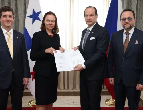 Canciller Martínez-Acha Vásquez recibe copias de cartas credenciales de embajadoras de Finlandia y la República Checa