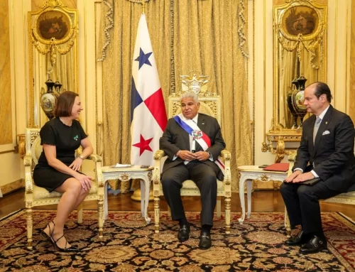 Presidente Mulino recibe cartas credenciales de embajadores de cinco países